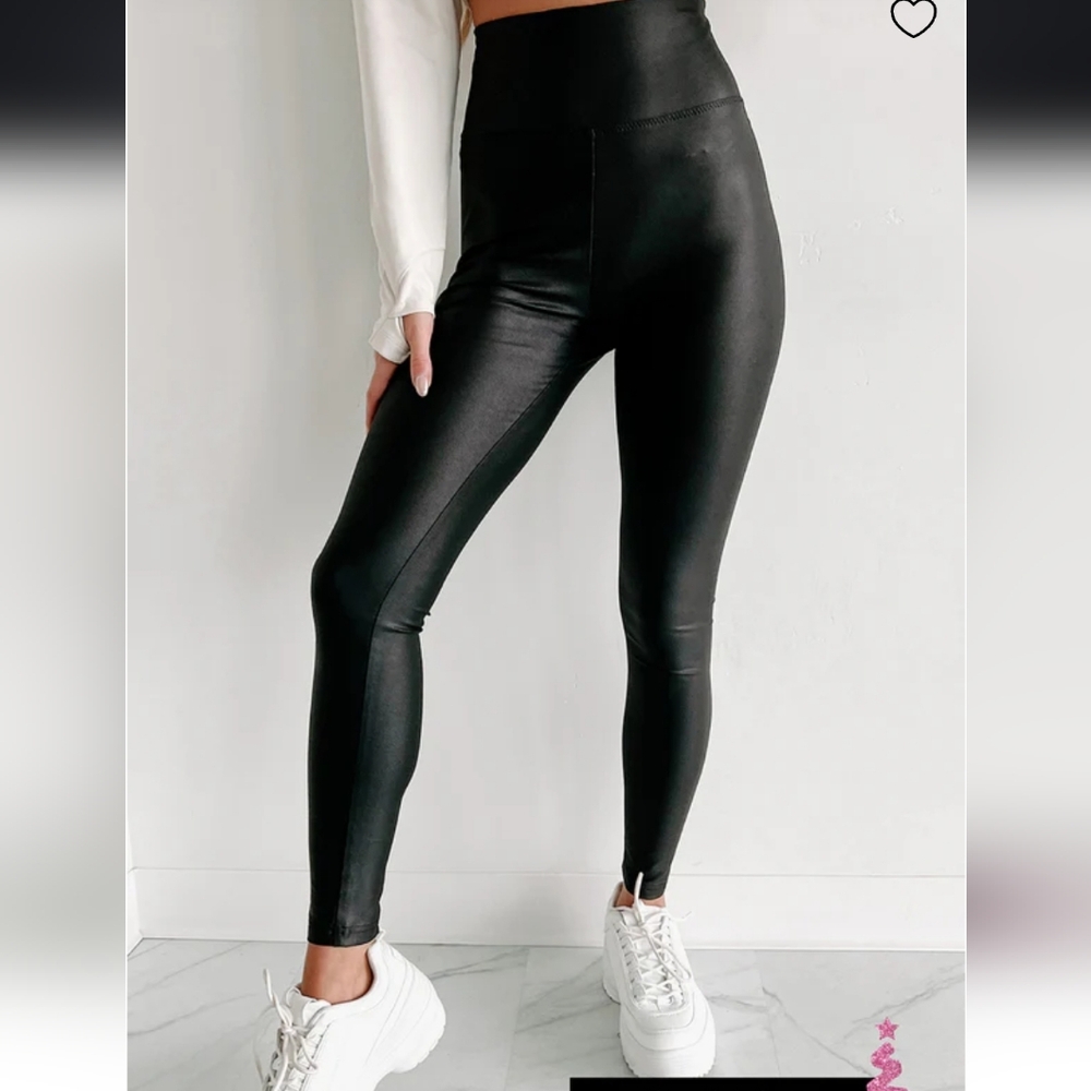 Matt black leggings